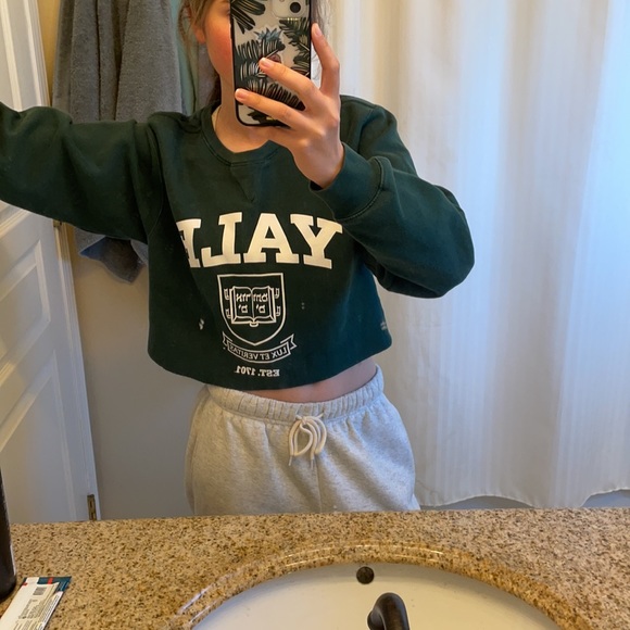 Yale University Croped Sweater - Picture 4 of 5